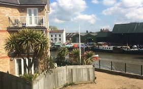 Faversham Creekside Bed And Breakfast
